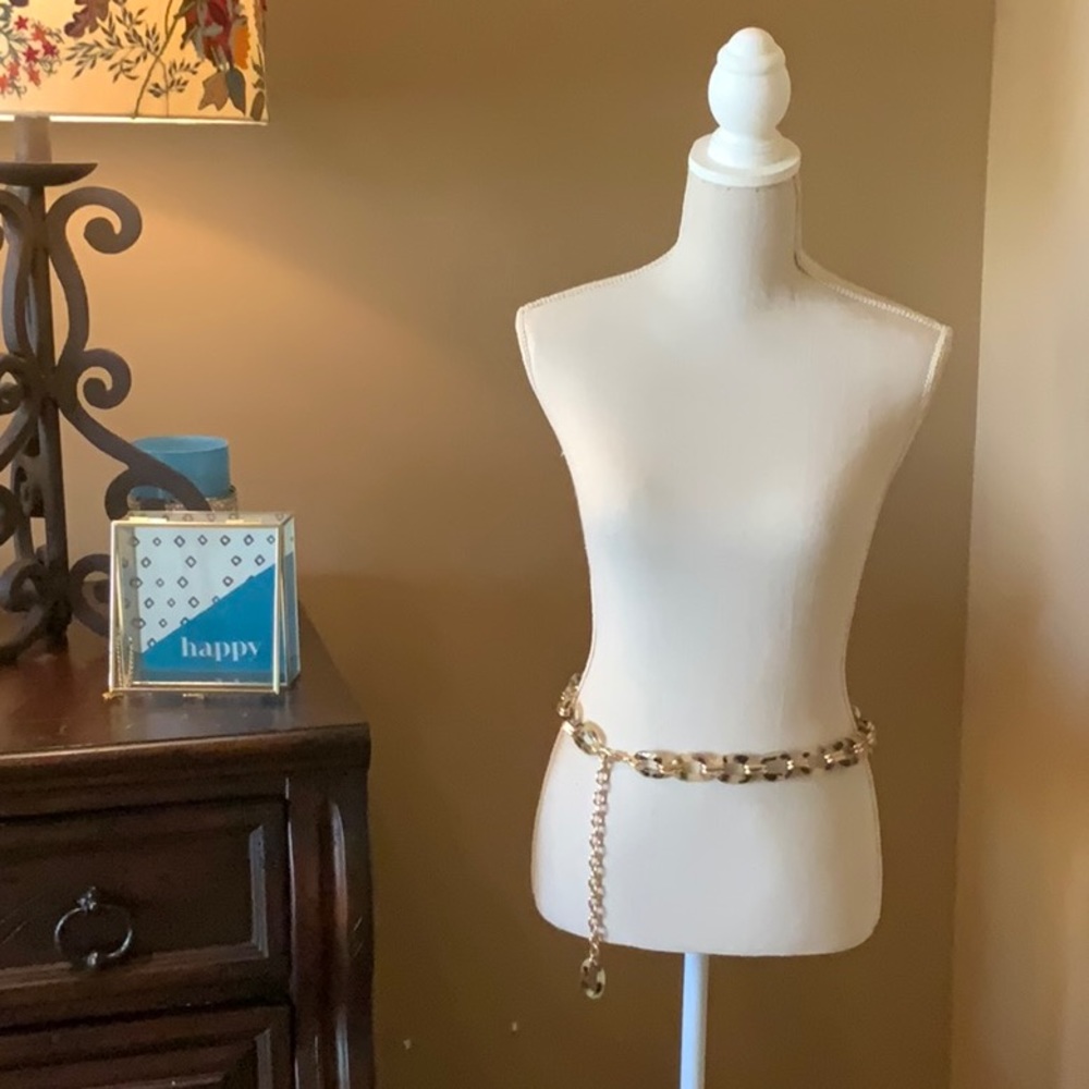 Tortoise shell-look chain belt